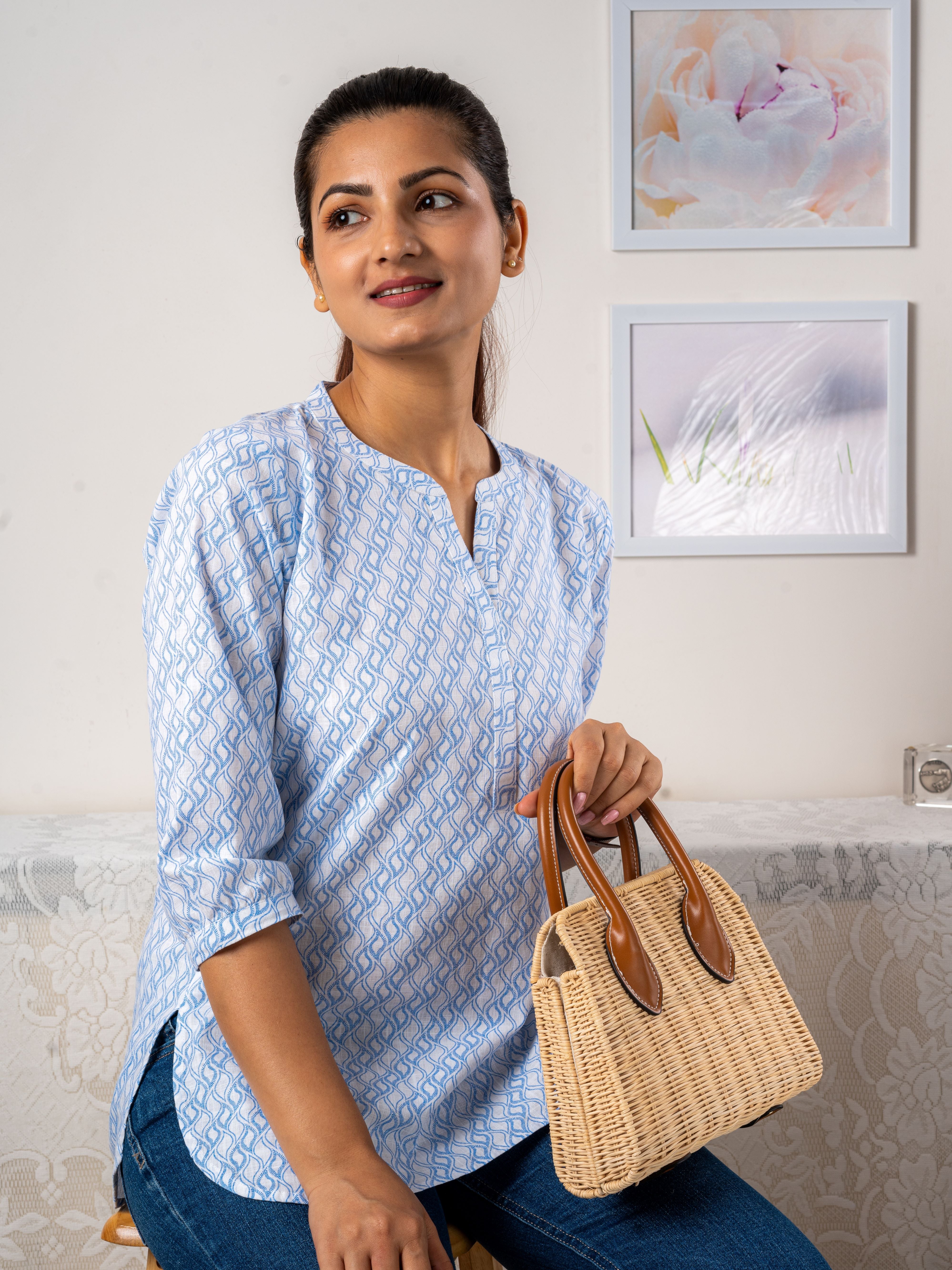 Women's Tunic in Blue Printed Fabric - Sitting