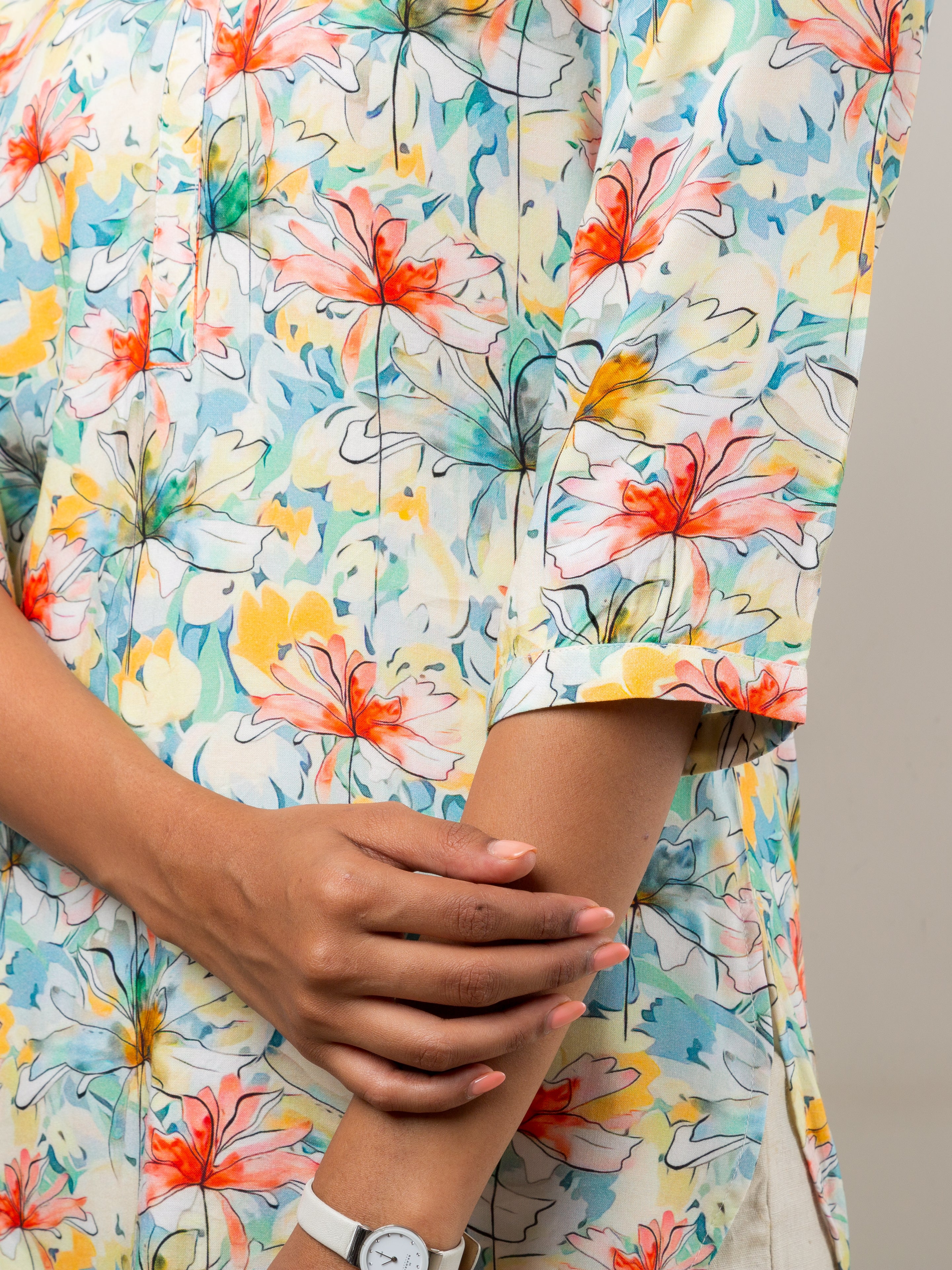Women's Tunic in Multicolor Floral Print - Close up