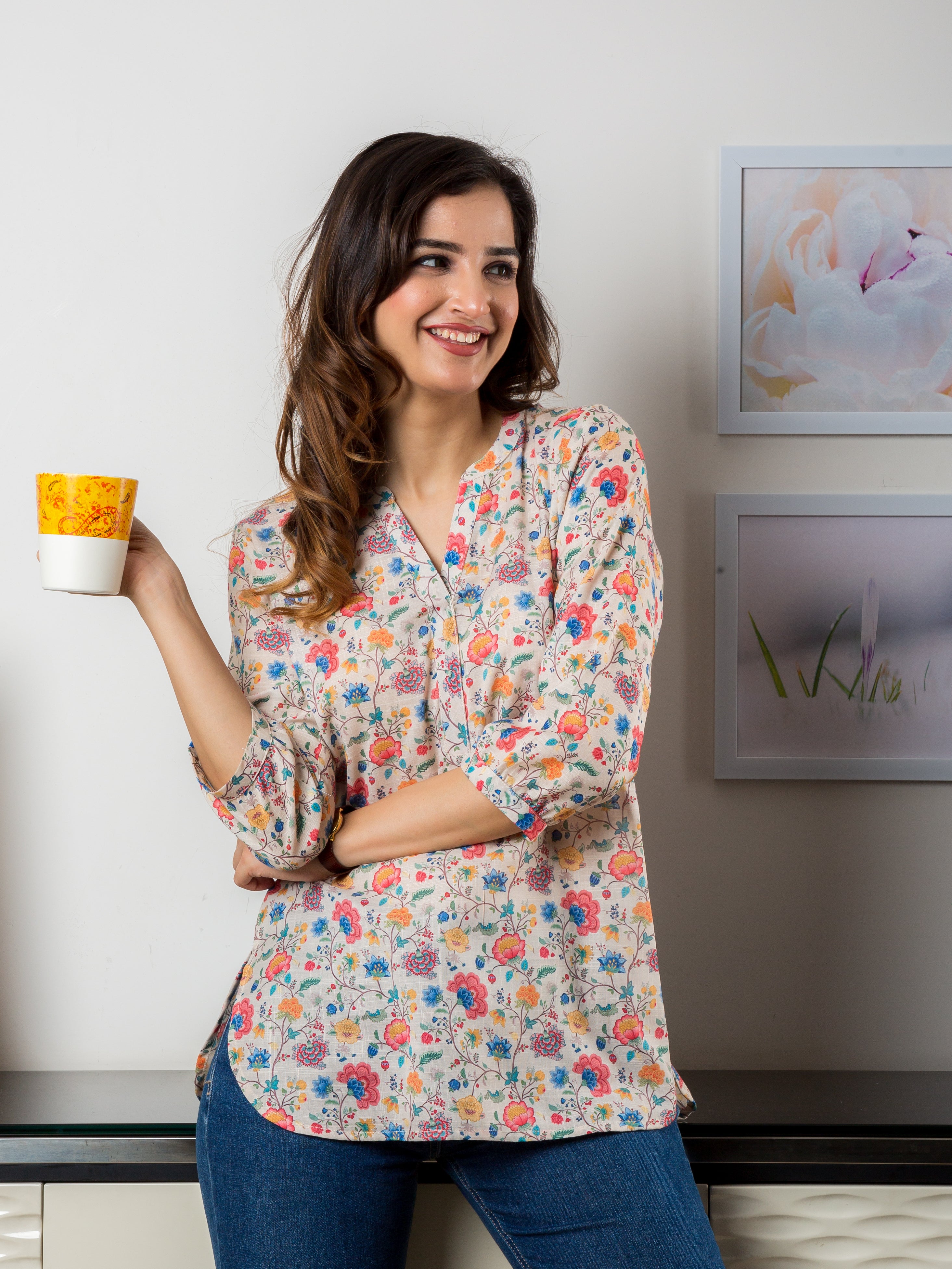 Women's Top in Multicolor Floral Print - Front