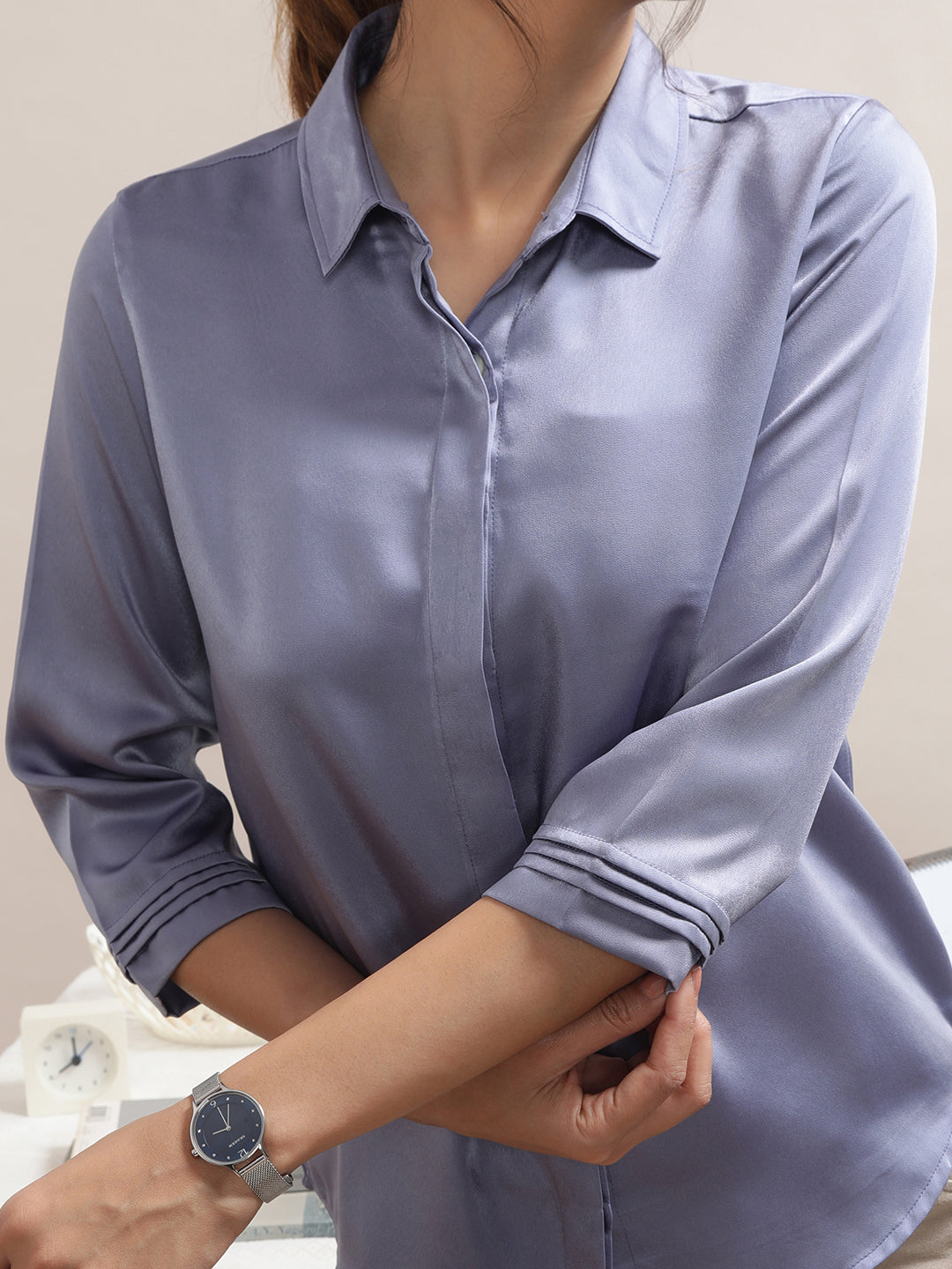 Women's Shirt in Lavender Satin Fabric - Close up 2